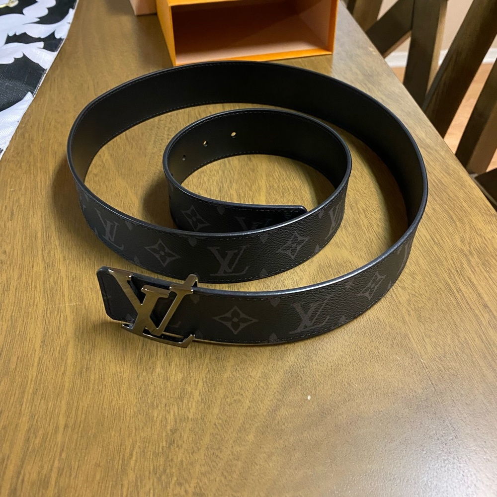 Louis vitton mens reversable belt. Never worn.